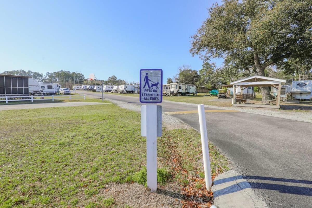 2Br Pet Friendly Home In Sneads Ferry With Parking Esterno foto