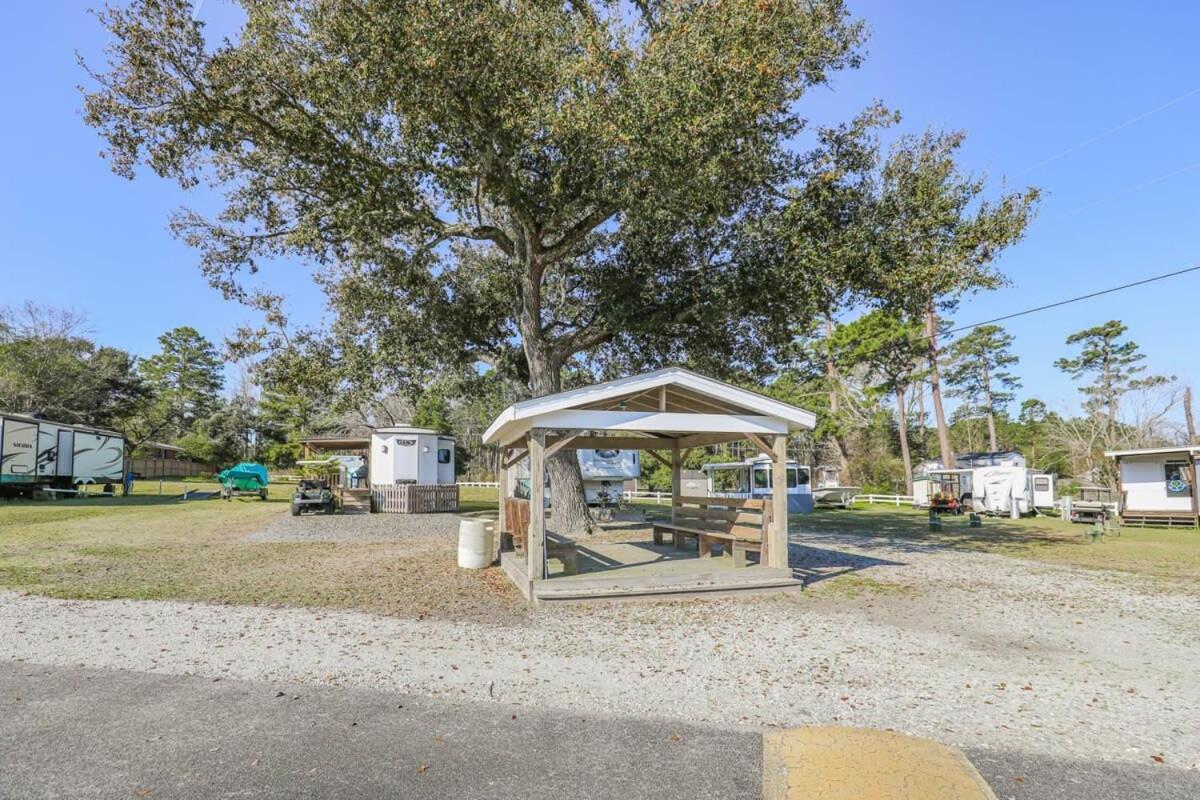 2Br Pet Friendly Home In Sneads Ferry With Parking Esterno foto