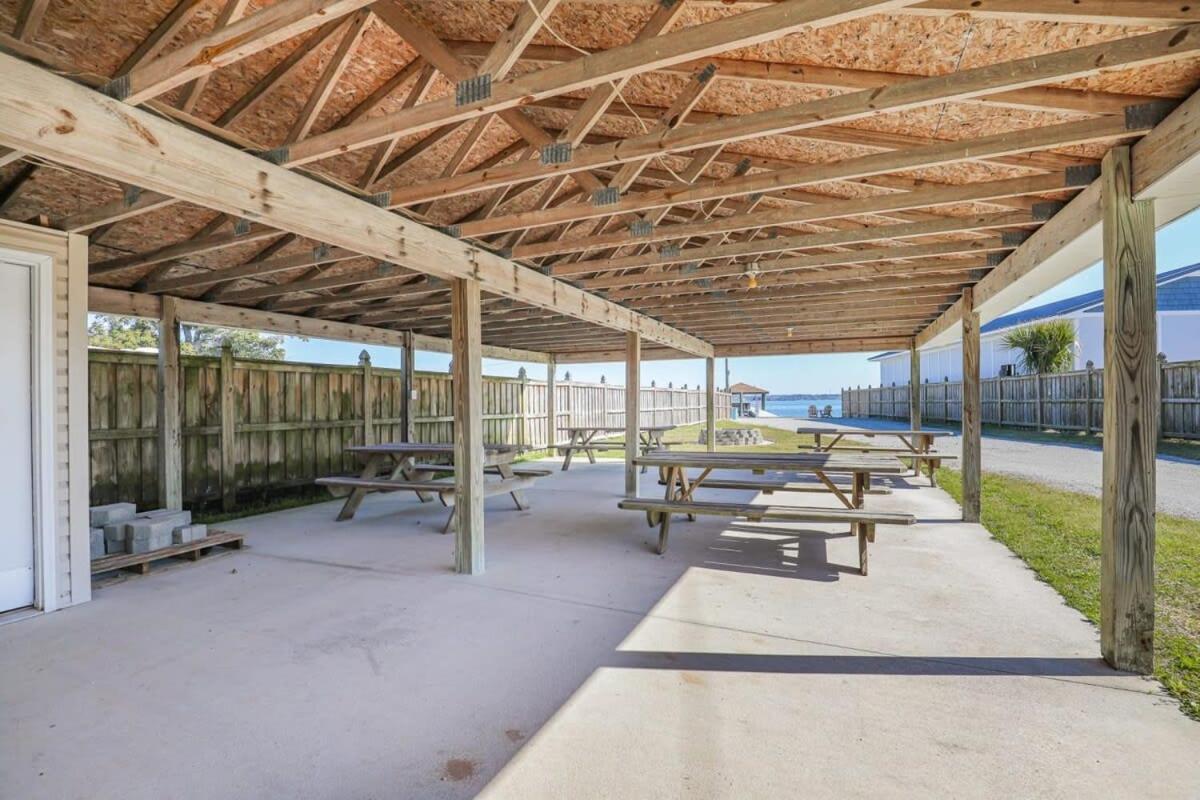 2Br Pet Friendly Home In Sneads Ferry With Parking Esterno foto